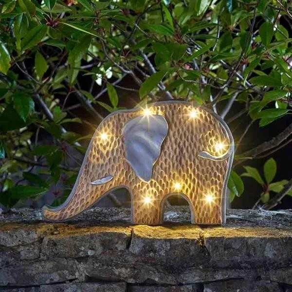 Olifant Woody Met Solarlicht